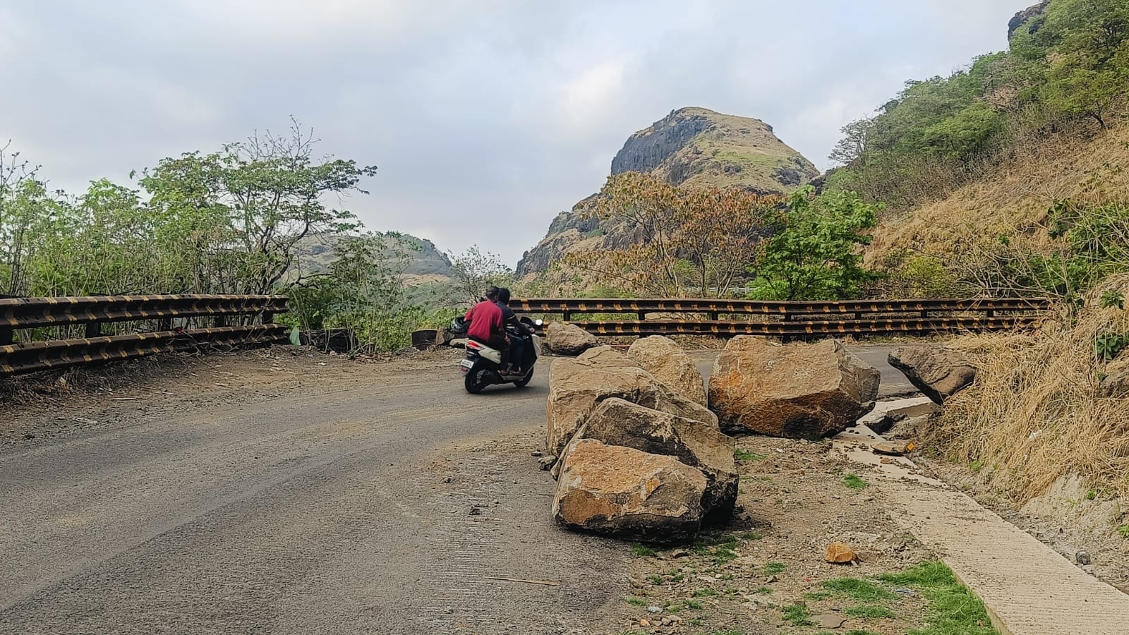 म्हाप्रळ पंढरपूर मार्गावरील वरंधा घाट 